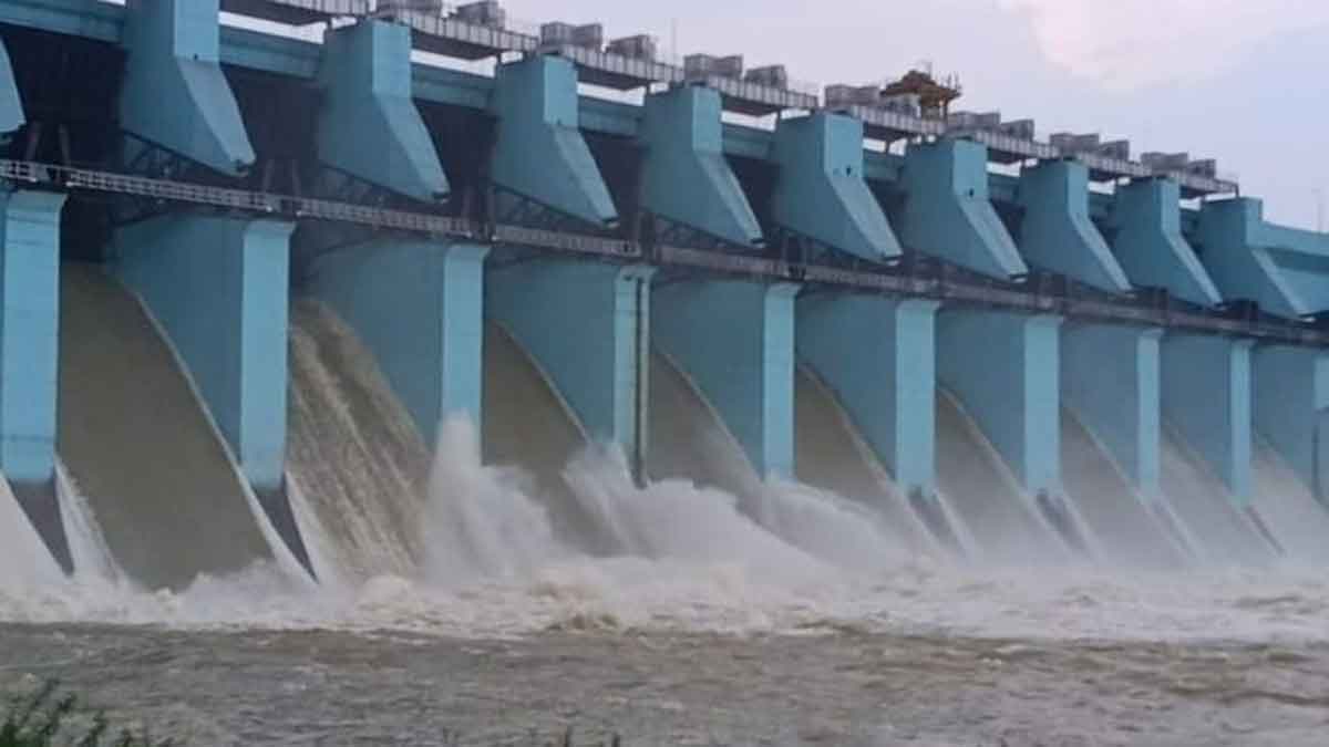 Jamshedpur :  चांडिल डैम का जलस्तर खतरे के निशान के पार, सभी 13 रेडियल गेट खोले गये