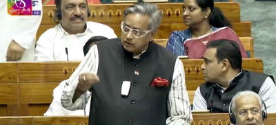 शशि थरूर ने कहा, कांग्रेस महिला आरक्षण के पक्ष में, पर इसके लिए परिसीमन की शर्त लगाना गलत