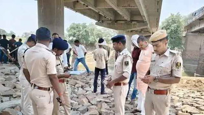 लातेहार :  पूर्व CRPF जवान की हत्या का खुलासा, पिकअप वैन और फलों की खेप लूटने के लिए उतारा मौत के घाट