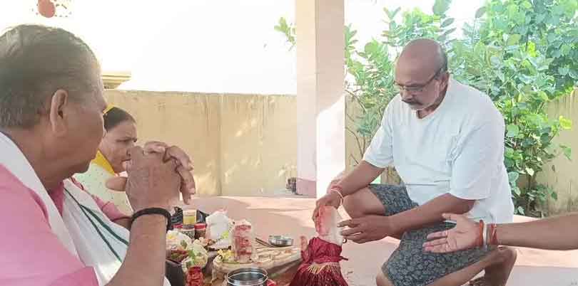 जामताड़ा  : गांधी मैदान दुर्गा मंदिर में मां पार्वती की प्रतिमा क्षतिग्रस्त, लोगों में आक्रोश