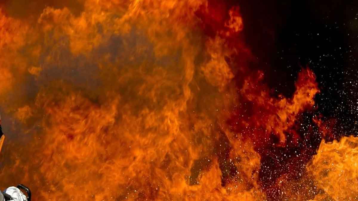 पश्चिम बंगाल : तारापीठ के होटल में आग लगने से छह य़ात्रियों की मौत, कई झुलसे