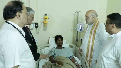पूजा पंडाल हादसा : अमित शाह शुभेंदु अधिकारी के साथ अपोलो अस्पताल पहुंचे, घायलों से मिले