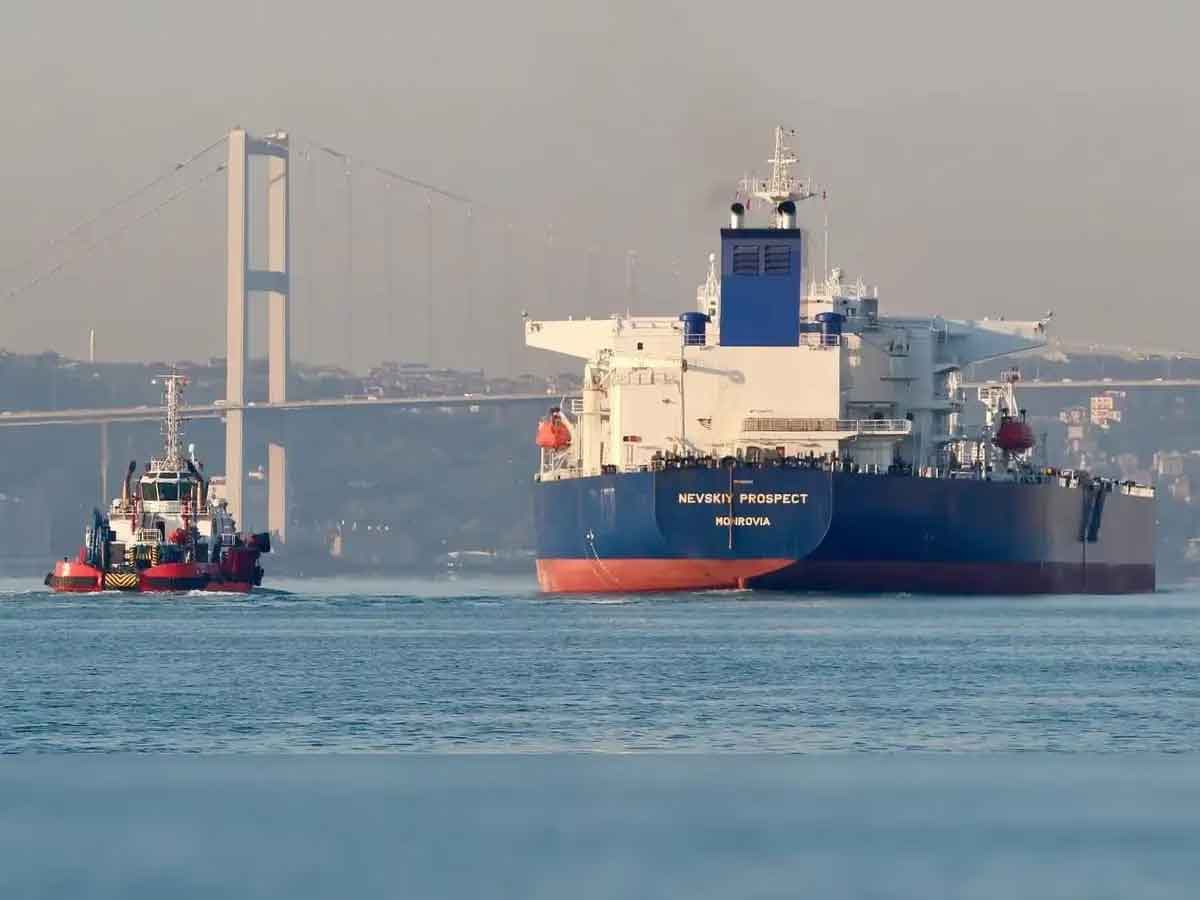 रूसी तेल लेकर चीन जा रहे सात जहाजों ने लिया यू टर्न, भारत की ओर बढ़े