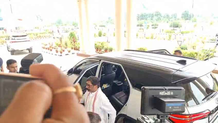 राज्यसभा चुनाव : वोट डालने  विधानसभा  पहुंचे हेमंत और कल्पना सोरेन, शाम को आयेंगे नतीजे