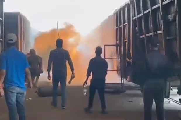 धनबाद : पाथरडीह लोको साइडिंग में लगी आग, गैस सिलेंडर लीक होने से मचा हड़कंप