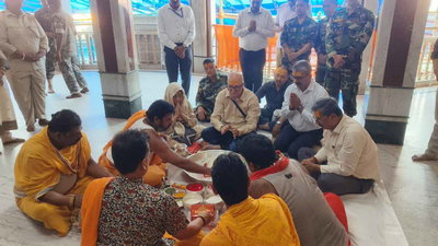 झारखंड  हाईकोर्ट के मुख्य न्यायाधीश ने बाबा बैद्यनाथ मंदिर में पूजा अर्चना की