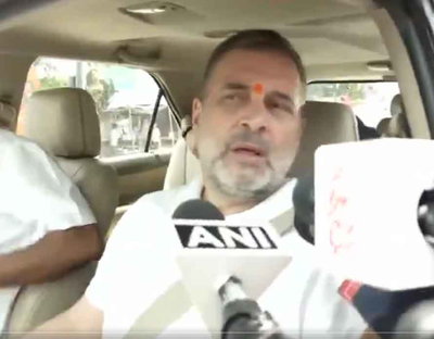 पेट्रोल-डीजल के दाम फिर बढ़ा देने और विदेश यात्रा करने पर कांग्रेस ने मोदी सरकार पर हल्ला बोला