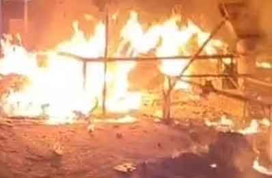 मेदिनीनगर : सब्जी मार्केट क्षेत्र में भीषण आग, लाखों की संपत्ति जलकर राख