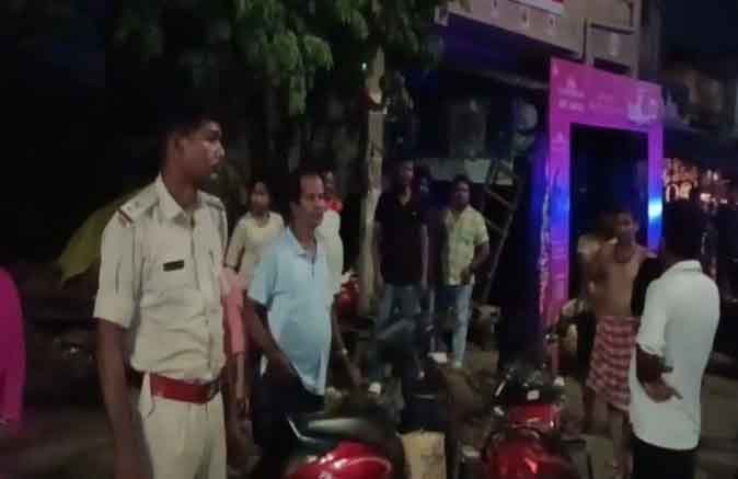 Jamshedpur Crime News:  रंगदारी नहीं देने पर किराना दुकानदार पर हमला, महिलाओं से बदसलूकी का आरोप