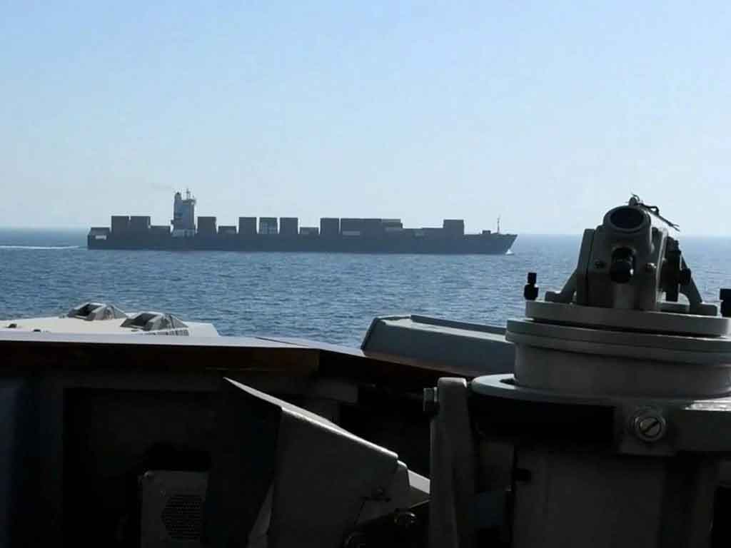 अमेरिकी नौसेना ने अरब सागर में  ईरानी झंडे वाले मालवाहक जहाज टॉस्का को कब्जे में लिया, भड़का तेहरान