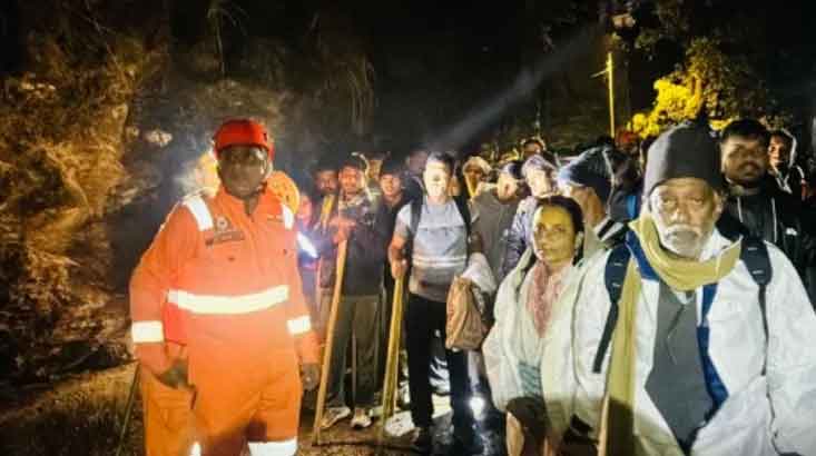 केदारनाथ यात्रा : तीन स्थलों पर भूस्खलन,रातभर रेस्क्यू अभियान चला, हजारों श्रद्धालुओं को सुरक्षित निकाला गया