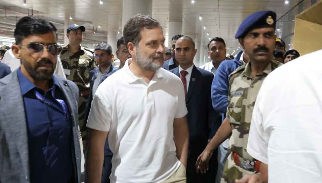 आरएसएस मानहानि केस, राहुल गांधी भिवंडी कोर्ट में पेश हुए, भाजयुमो ने काले झंडे दिखाये