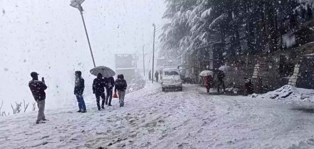 कई राज्यों में मौसम का मिजाज बदला,बर्फबारी, बारिश जारी, तापमान गिरा, झारखंड भी अछूता नहीं