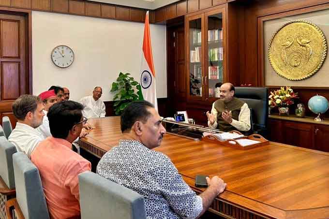 राहुल विपक्षी सांसदों के साथ लोकसभा अध्यक्ष से मिले, छात्रों का दमन, पेपरलीक मामले में सरकार की जवाबदेही पर चर्चा कराने की मांग
