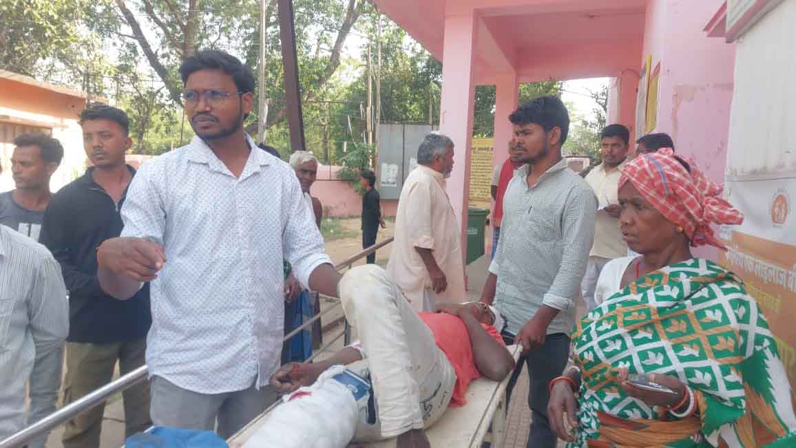 जामताड़ा  में ऑटो बाइक की आमने सामने टक्कर, चार घायल, दो की हालत गंभीर