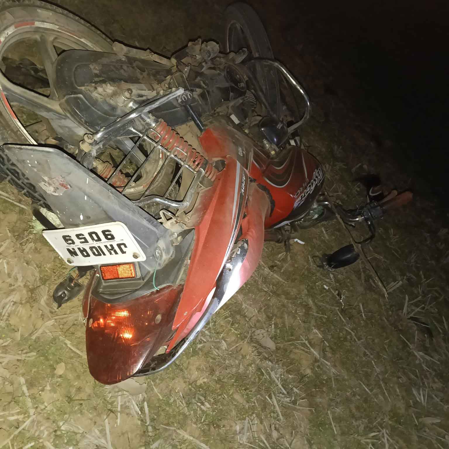 जमाताड़ा : पेड़ से टकराई बाइक, 17 वर्षीय  युवक किशोर मुर्मू की दर्दनाक मौत