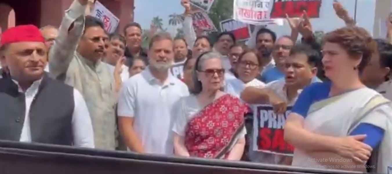 संसद का मानसून सत्र : एनडीए और इंडिया अलायंस के सांसद आमने-सामने आये, नारेबाजी की