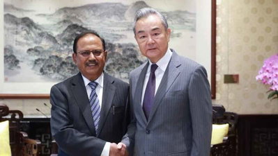 NSA अजीत डोभाल सोमवार को बीजिंग जायेंगे, चीनी विदेश मंत्री वांग यी के साथ बात करेंगे