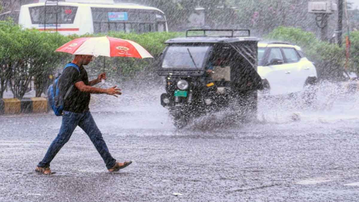 झारखंड में बारिश : 25 अगस्त तक बरसते रहेंगे बादल, 6 जिलों में भारी बारिश की चेतावनी