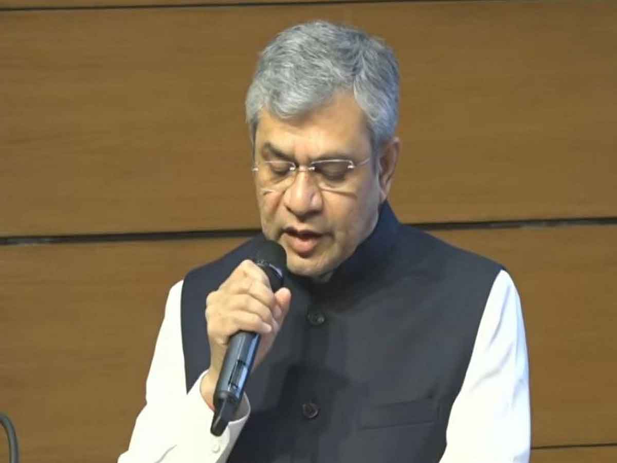 केंद्रीय कैबिनेट की बैठक में 12236 करोड़ के प्रोजेक्ट्स पर मुहर, केरल का नाम अब केरलम...