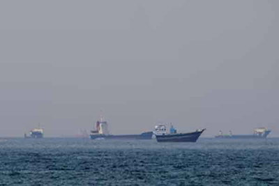 ट्रंप की नाकाबंदी कितनी अभेद्य, ईरान के 34 टैंकर नाकाबंदी तोड़  होर्मुज पार कर गये!