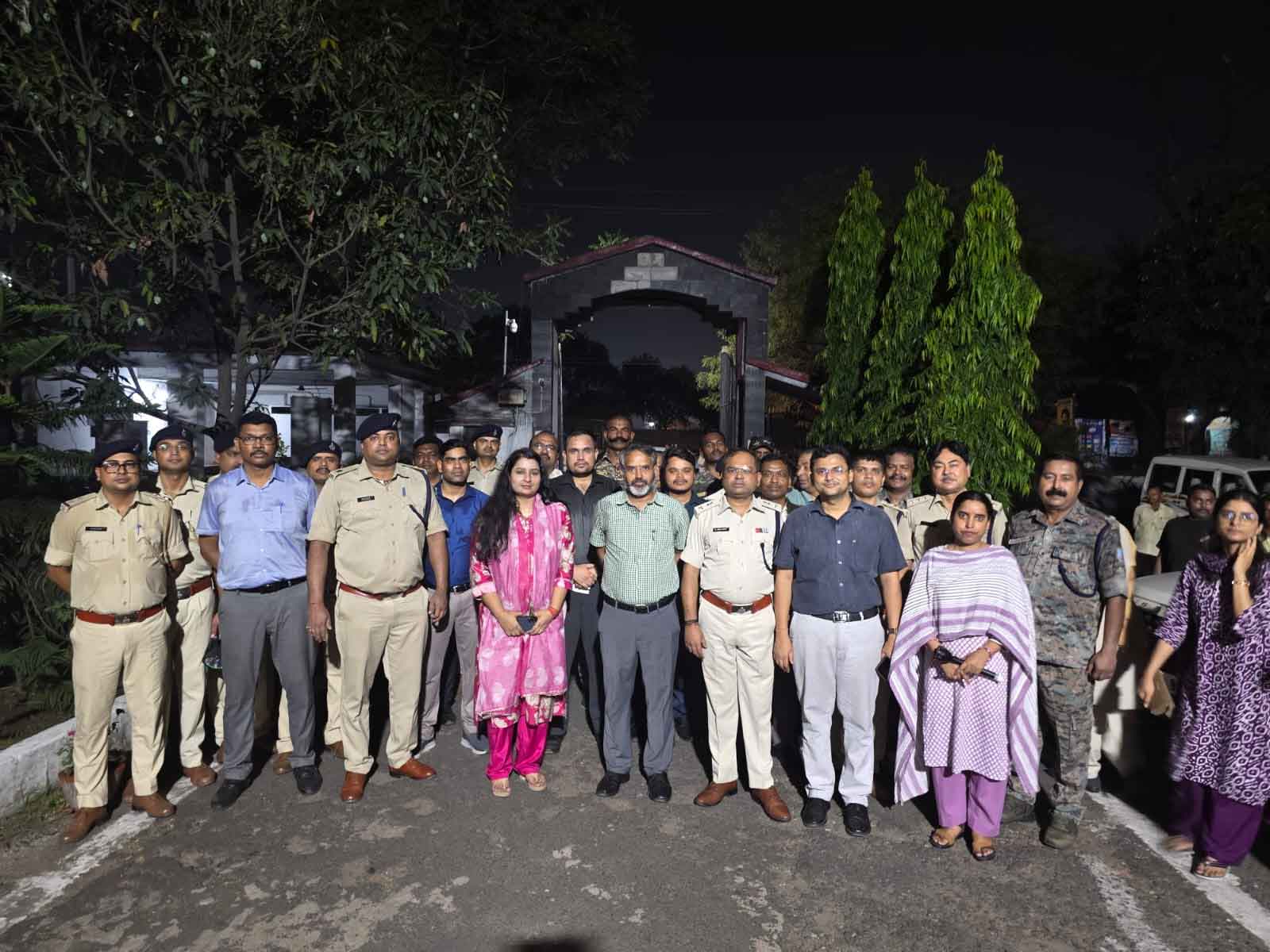 गिरिडीह जेल में देर रात डीसी व एसपी के नेतृत्व में छापा मारा गया, जेल अधीक्षक को दिये गये दिशा-निर्देश