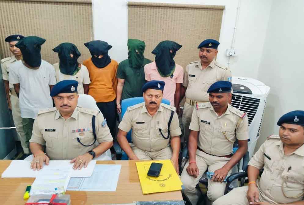 जामताड़ा पुलिस ने PhonePe, Google Pay से लोगों की जमा पूंजी उड़ाने वाले  गिरोह का किया पर्दाफाश, 5 गिरफ्तार