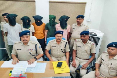जामताड़ा पुलिस ने PhonePe, Google Pay से लोगों की जमा पूंजी उड़ाने वाले  गिरोह का किया पर्दाफाश, 5 गिरफ्तार