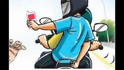 रांची में दिनदहाड़े अधिवक्ता से मोबाइल झपटकर फरार हुए बाइक सवार उचक्के