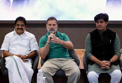 एक साल के अंदर पीएम मोदी की सरकार गिर जायेगी, राहुल गांधी ने यह दावा किया