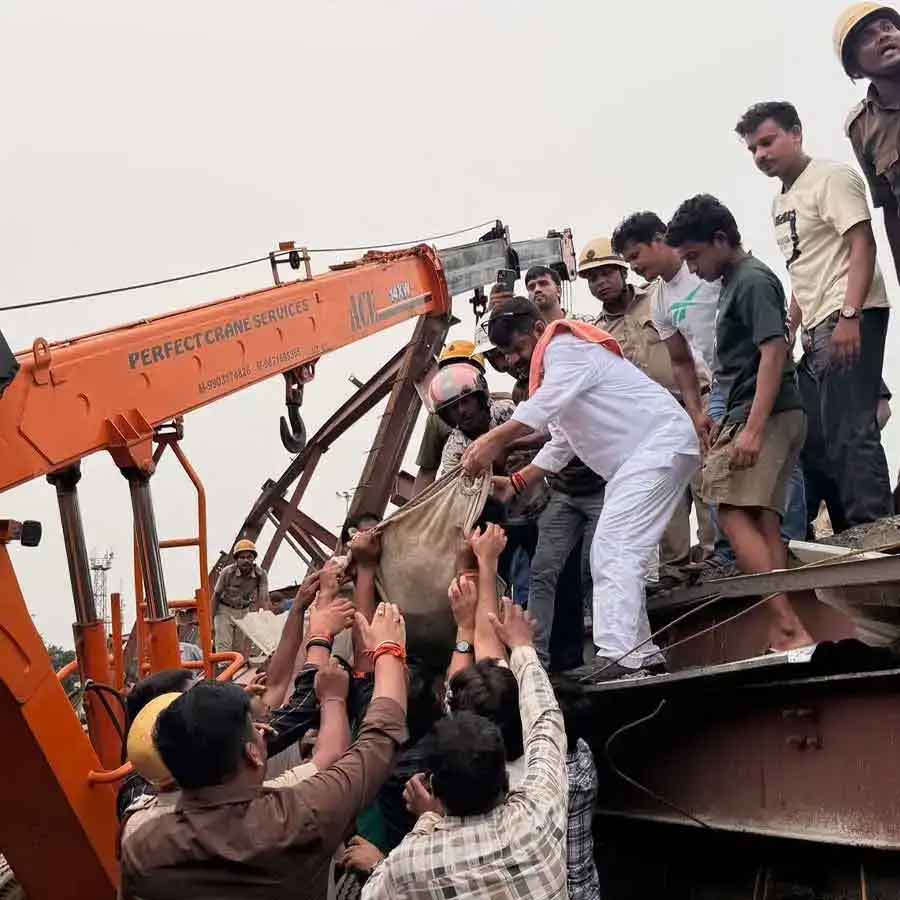 कोलकाता में बड़ा हादसा, निर्माणाधीन गोदाम की छत गिरी, कई मजदूर मलबे में दबे