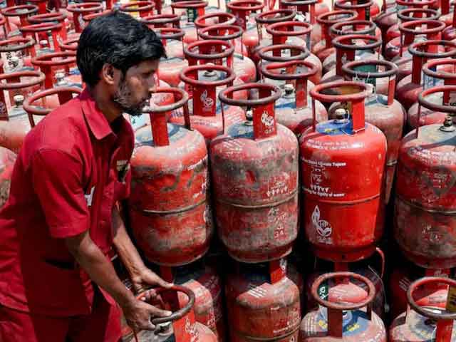 इंडियन ऑयल ने नियम बदला, सिंगल सिलेंडर 25 दिन, डबल सिलेंडर वालों का रिफिल गैप 35 दिन तय