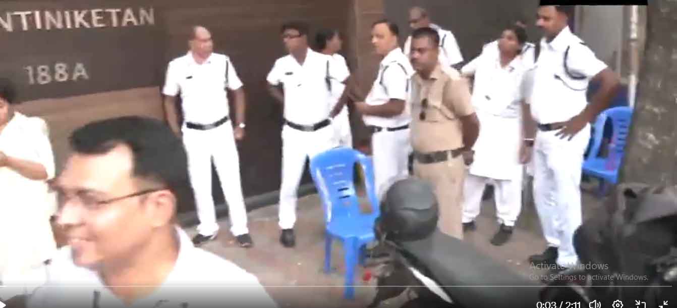 कोलकाता पुलिस की विशेष टीम टीएमसी महासचिव अभिषेक बनर्जी के आवास शांतिनिकेतन पर पहुंची