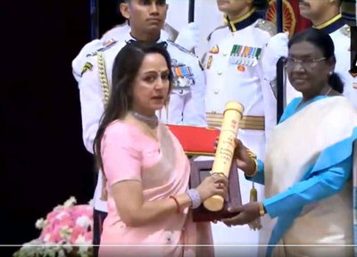 राष्ट्रपति ने शिबू सोरेन, धर्मेंद्र, ममूटी, रोहित शर्मा, हरमनप्रीत कौर सहित 131 हस्तियों को पद्म पुरस्कारों से सम्मानित किया
