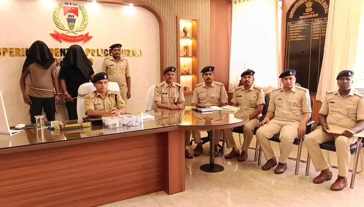 धनबाद :  बरोरा फायरिंग मामले  में दो आरोपी गिरफ्तार, हथियार व कारतूस बरामद