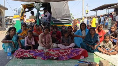 चतरा :  बस से उतरने के दौरान गिरने से महिला की मौत,  ग्रामीणों ने शव के साथ सड़क जाम की