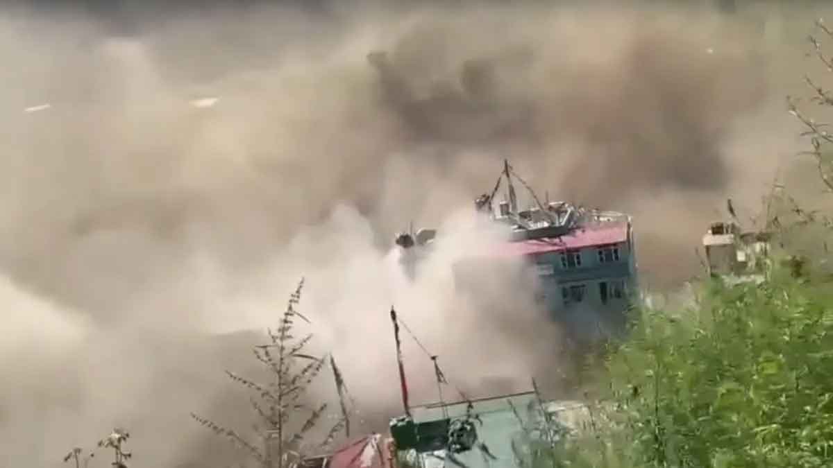 तिब्बत में ग्लेशियर फटने से नेपाल में भारी तबाही की खबर,  बाढ़ में 1000 लोगों के बहने की आशंका