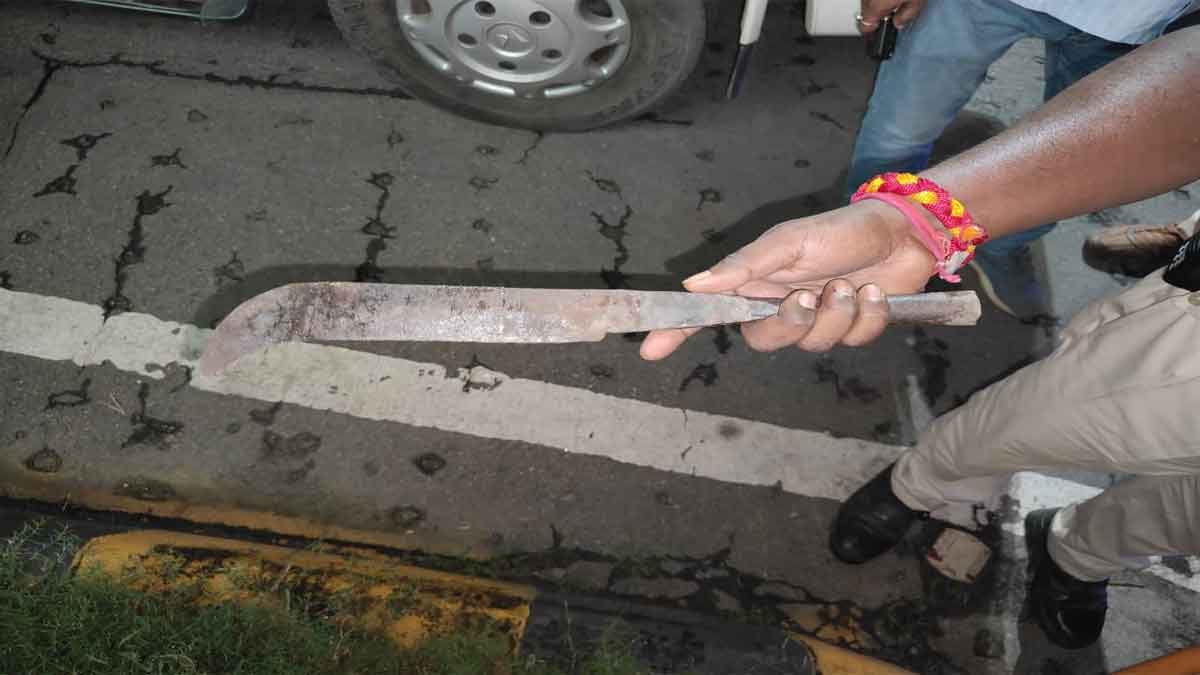 जमशेदपुर में एंटी क्राइम चेकिंग अभियान, युवक के पास से धारदार हथियार बरामद