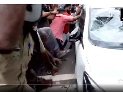 केरलम : पी विजयन के घर रेड डालने गयी ED की टीम पर वामपंथी कार्यकर्ताओं ने लाठी डंडों से हमला किया