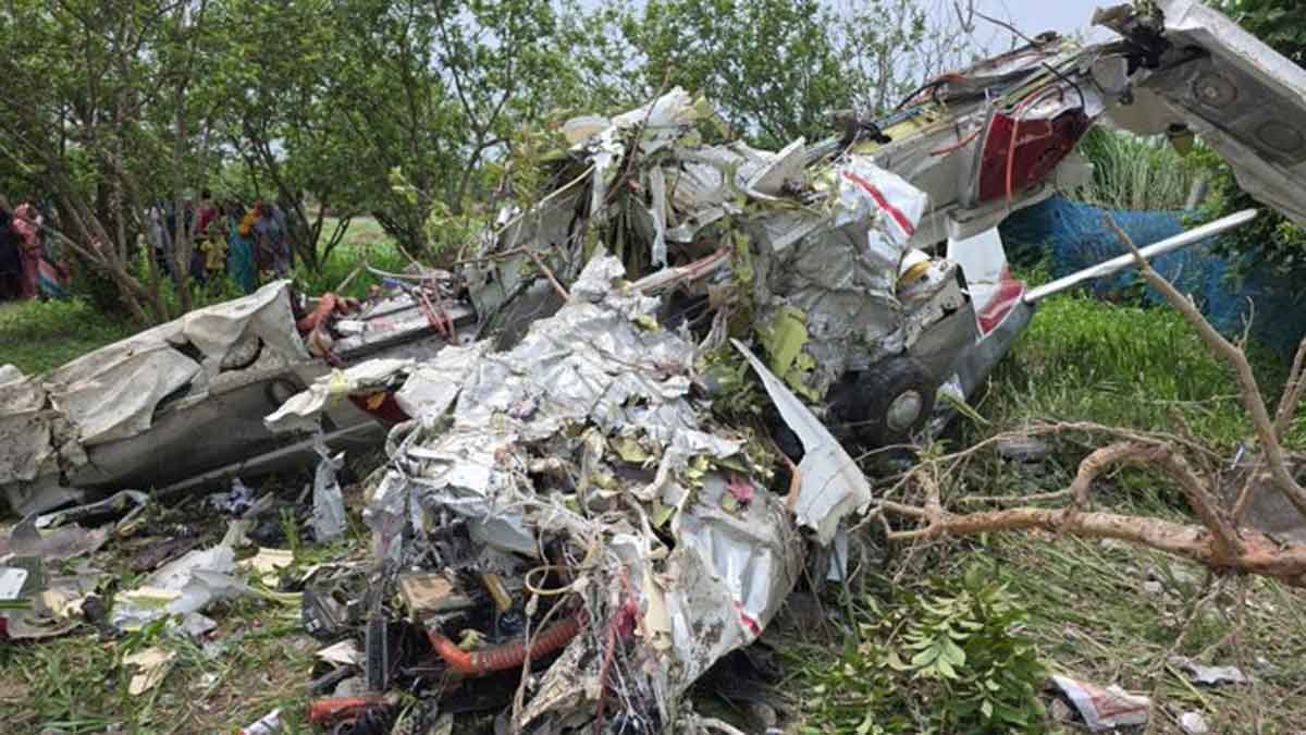 Training aircraft crashes