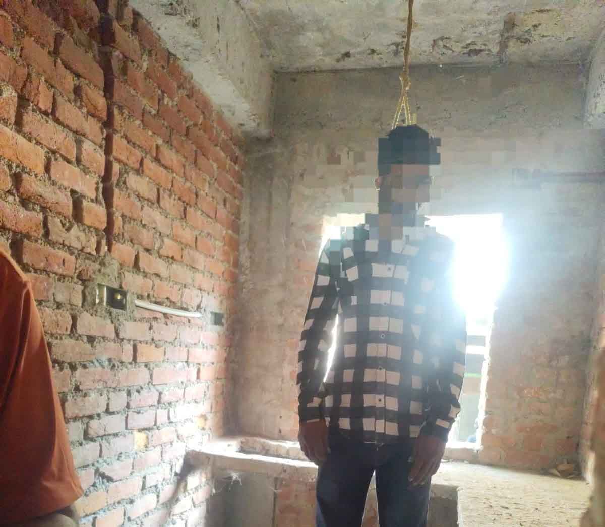 रांची : पत्नी की गोली मारकर हत्या करने के आरोपी पति ने फांसी लगाकर आत्महत्या कर ली