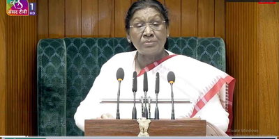 बजट सत्र : राष्ट्रपति ने ऑपरेशन सिंदूर,  G RAM G, अर्थव्यवस्था का जिक्र किया, सरकार की उपलब्धियां गिनाईं, विपक्ष का हंगामा