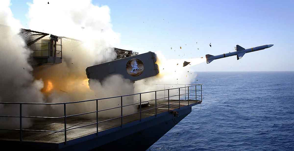 दहला ईरान,  एयरक्राफ्ट कैरियर यूएसएस अब्राहम लिंकन ने दागी मिसाइलें, ट्रंप ने कहा, मिट्टी में मिला देंगे