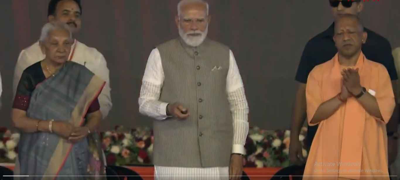 पीएम मोदी ने जेवर एयरपोर्ट का उद्घाटन किया,  सपा पर बरसे,  नोएडा को  लूट का एटीएम बना लिया था