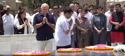 केजरीवाल, मनीष सिसोदिया राजघाट पहुंचे, जस्टिस स्वर्णकांता के विरोध में सत्याग्रह शुरू किया