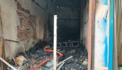 देवघर:  कुंडा थाना क्षेत्र में आग लगने से स्टेशनरी दुकान जलकर राख, अन्य दुकानें भी जली