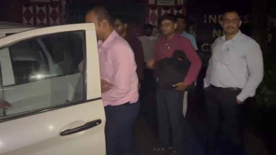 धनबाद में CBI रेड : CISF अधिकारी के घर से 10 लाख नकद, 30 लाख के जेवर मिलने की सूचना