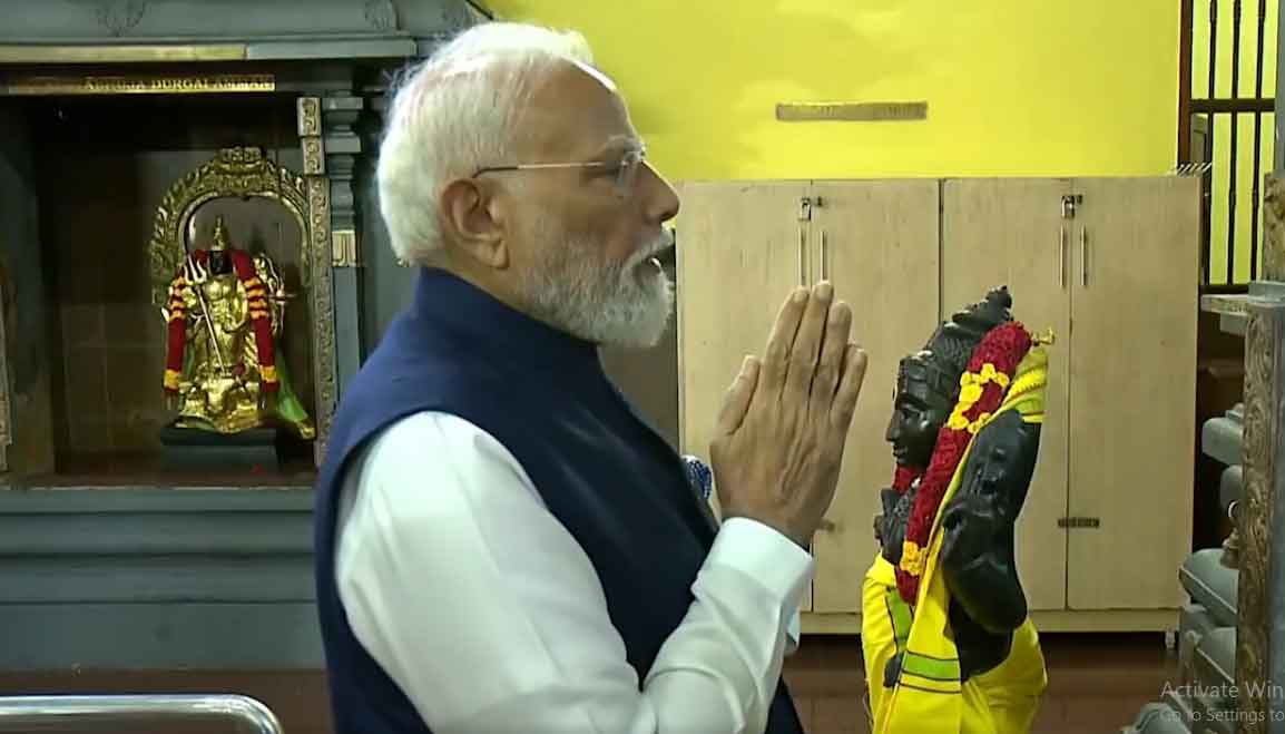 सेशेल्स : प्रधानमंत्री मोदी ने अरुल मिहु नवशक्ति विनायकर मंदिर में पूजा-अर्चना की