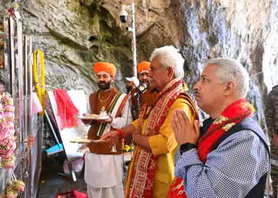 अमरनाथ यात्रा : उपराज्यपाल ने बाबा बर्फानी की पूजा की, अब तक चार लाख श्रद्धालुओं का  पंजीकरण
