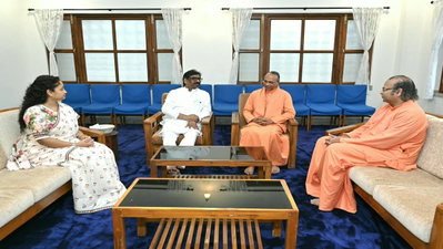 सीएम हेमंत सोरेन ने योगदा सत्संग आश्रम का किया भ्रमण, स्वामी निर्मलानंदजी से की मुलाकात
